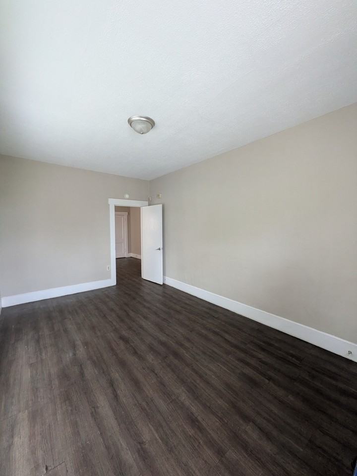 240 E 18th St #240 - Photo 4 of 13