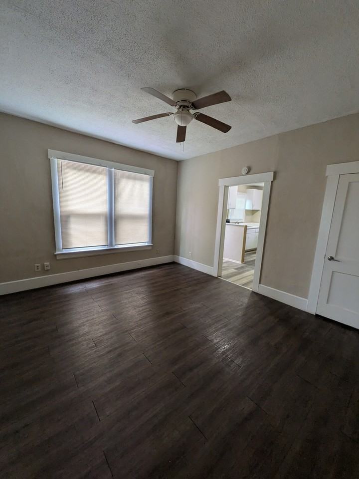 240 E 18th St #240 - Photo 6 of 13