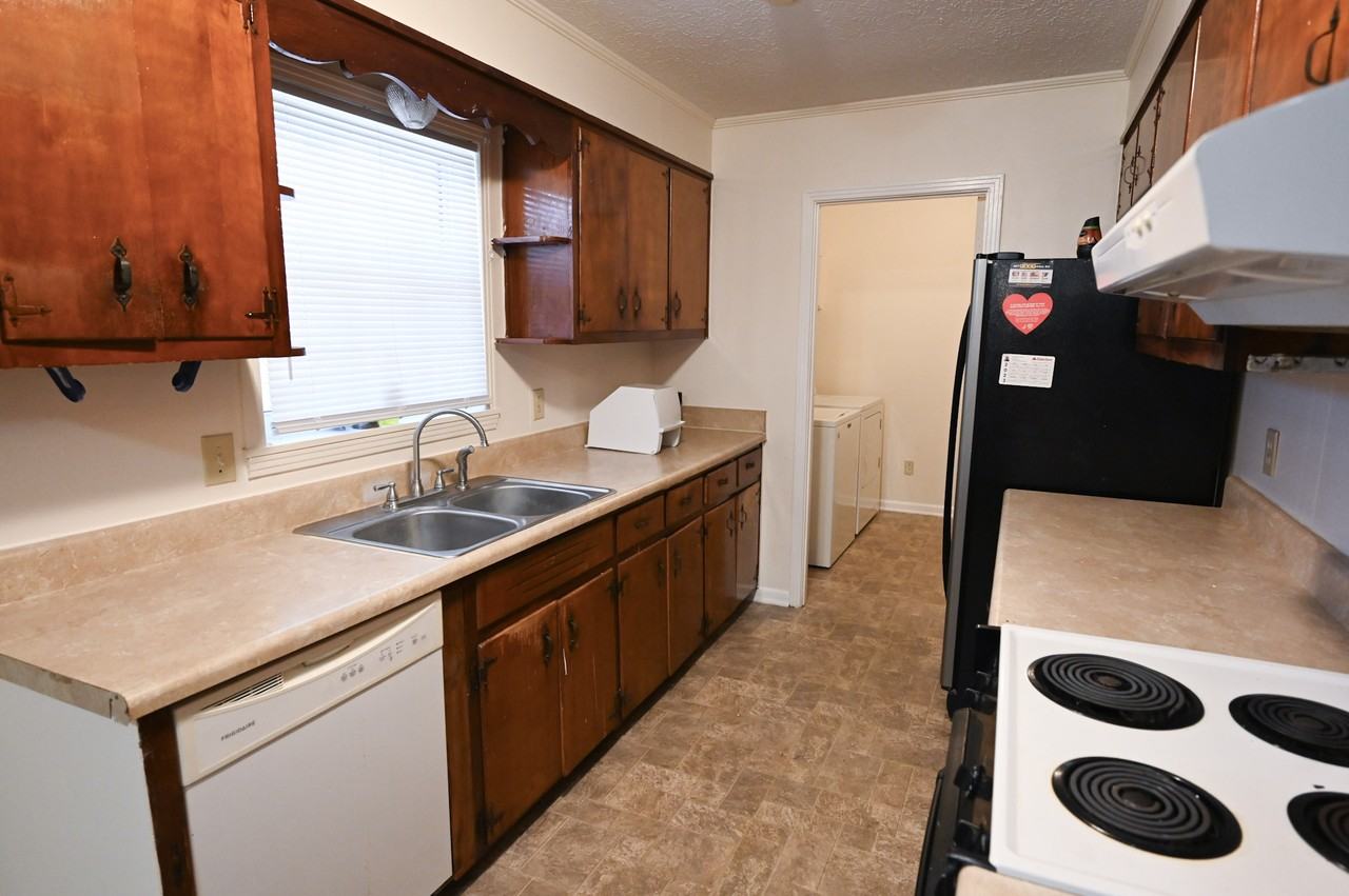 700 Spratt St #1 - Photo 6 of 17
