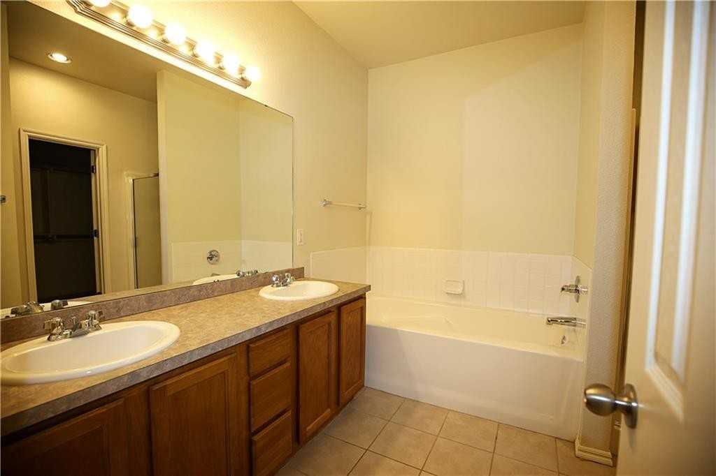 5904 Se 71st St #1 - Photo 4 of 17