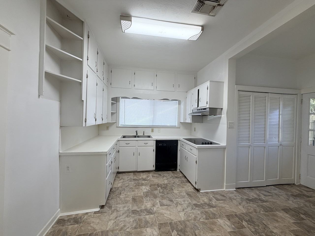 216 W Market St #1 - Photo 4 of 50