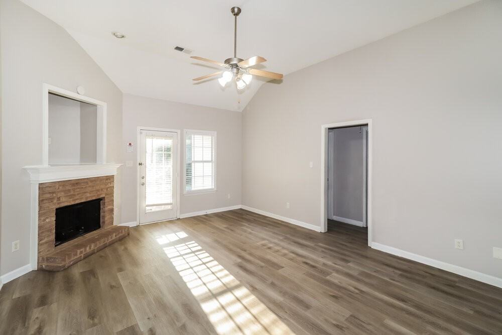 8750 Rogers Park Ave - Photo 5 of 17