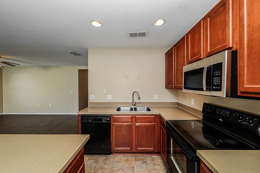 11214 Running Pine Dr - Photo 6 of 16