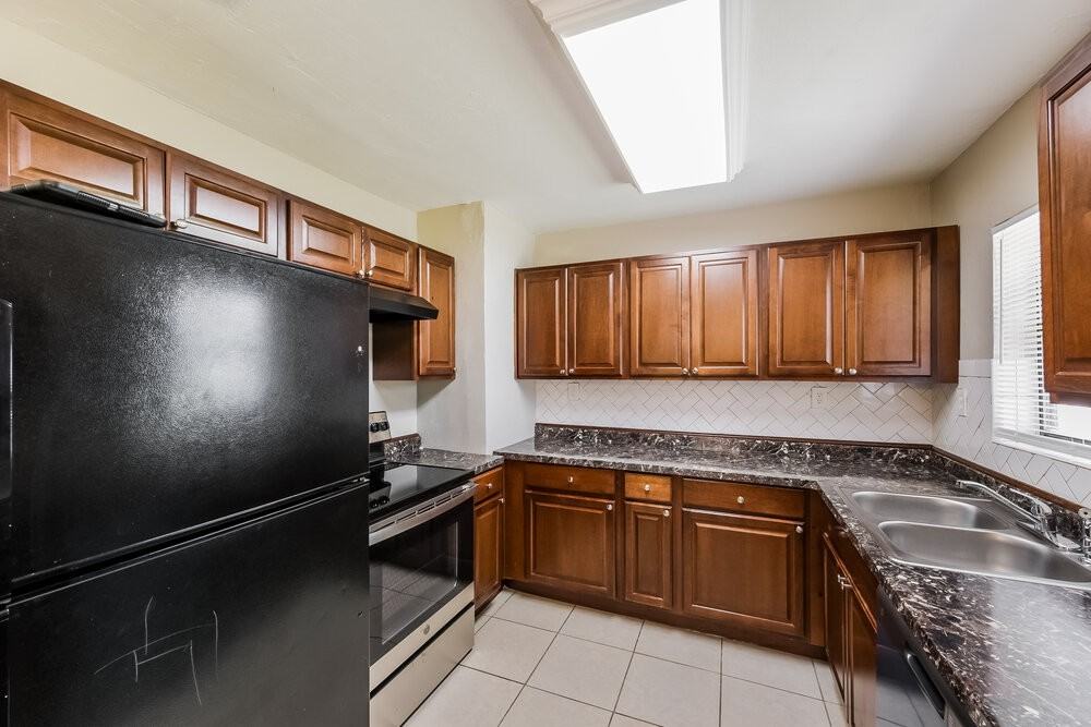 800 Jarmilla Ln - Photo 6 of 25