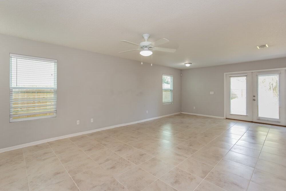8349 Highfield Ave - Photo 4 of 17