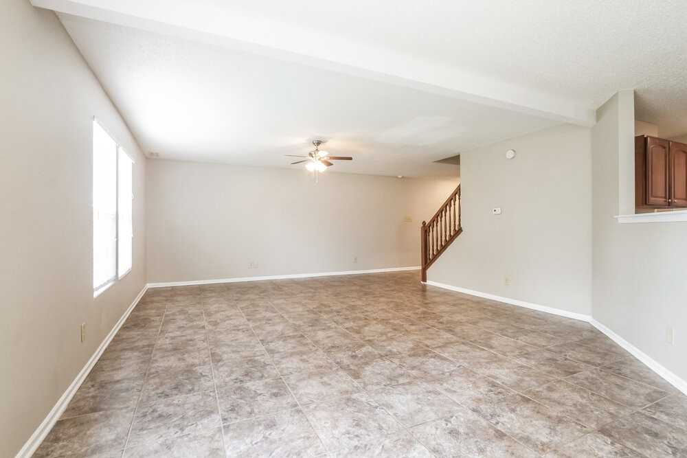 9047 Bainbridge Dr - Photo 4 of 25