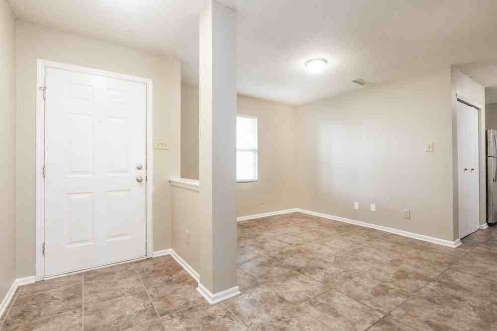 9047 Bainbridge Dr - Photo 5 of 25