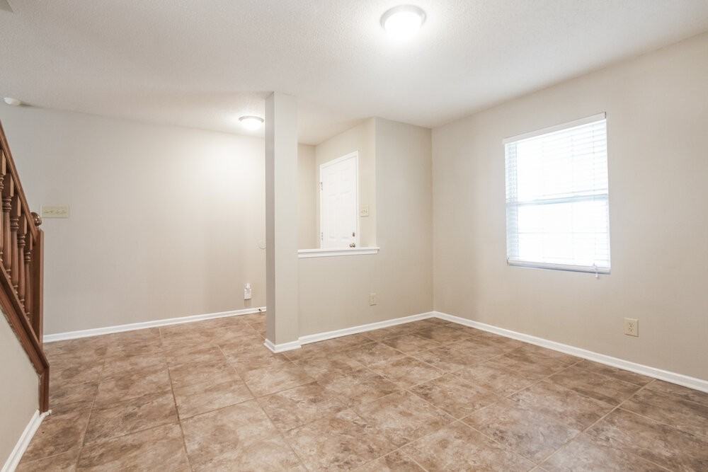 9047 Bainbridge Dr - Photo 6 of 25