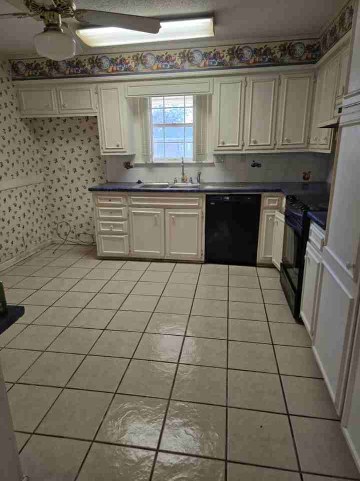 1435 Mockingbird Ln #1 - Photo 3 of 39