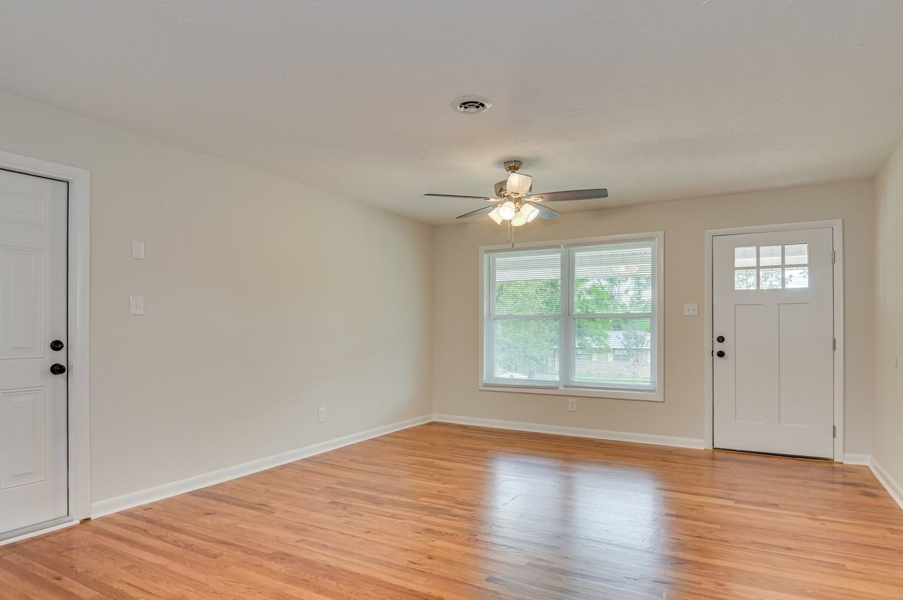1406 Ridgewood Dr #1 - Photo 6 of 29