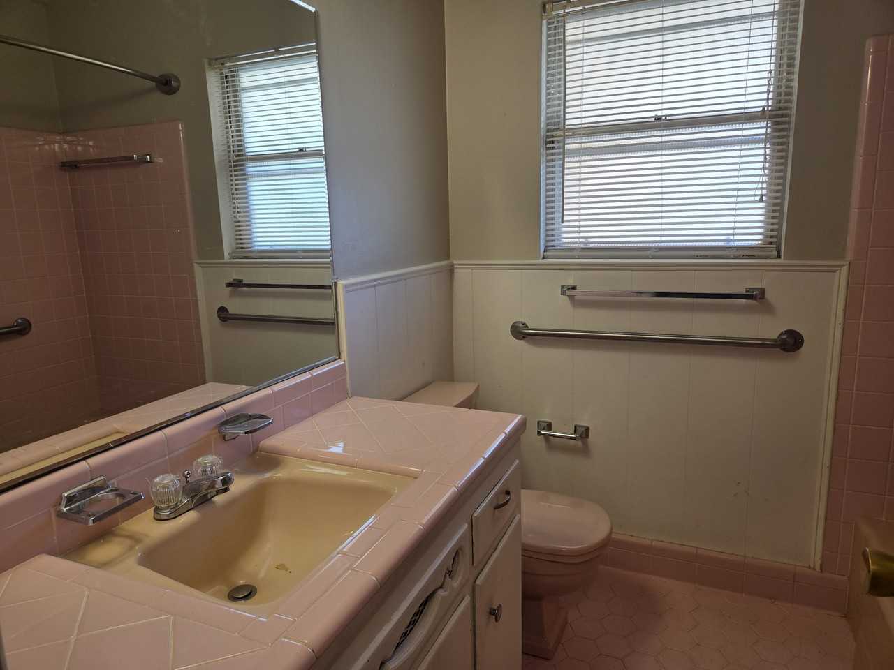3225 N Ridgewood Dr #1 - Photo 5 of 16