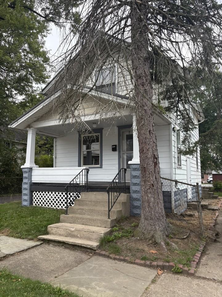 1920 3rd St Se #1 - Photo 2 of 21