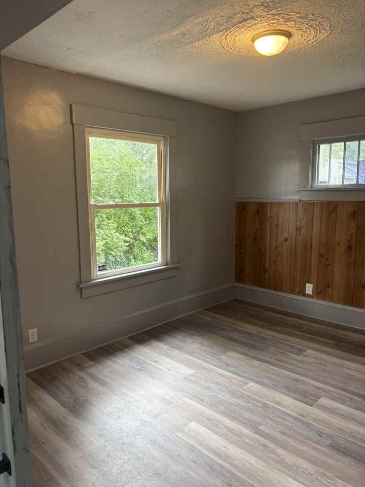 1920 3rd St Se #1 - Photo 4 of 21