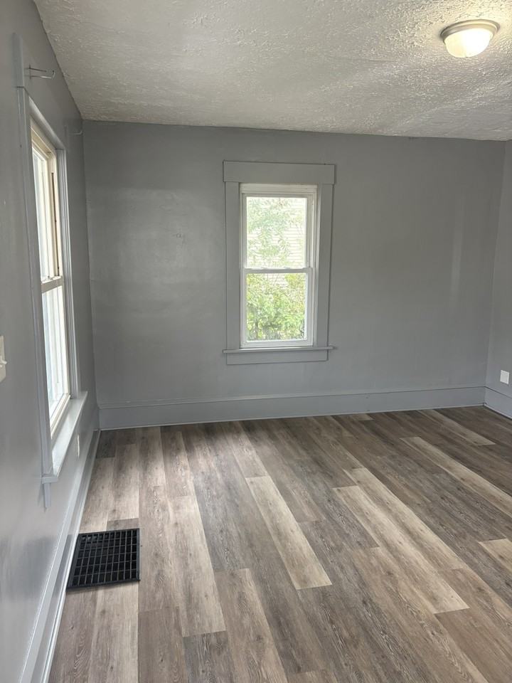 1920 3rd St Se #1 - Photo 5 of 21