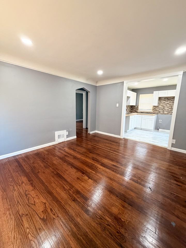 18467 Evergreen Rd #1 - Photo 4 of 10
