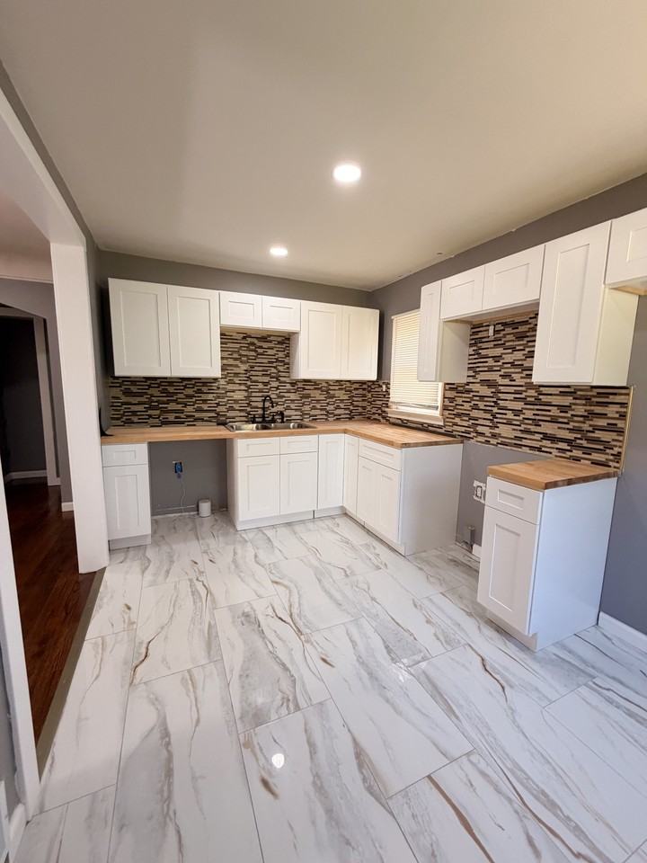 18467 Evergreen Rd #1 - Photo 5 of 10
