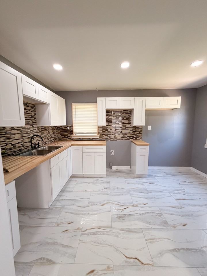18467 Evergreen Rd #1 - Photo 6 of 10