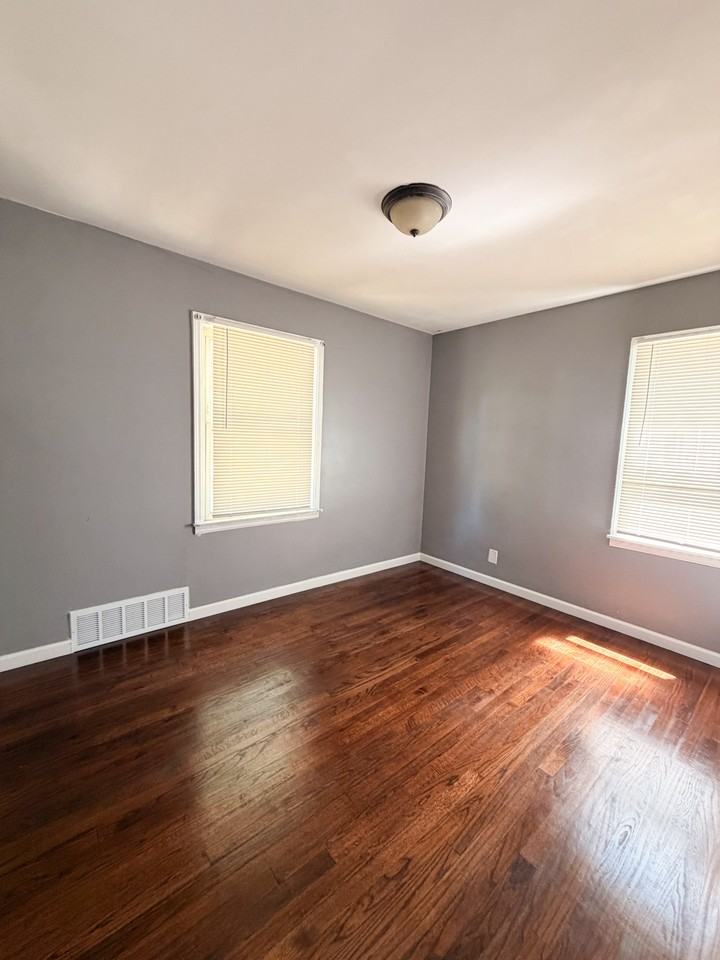 18467 Evergreen Rd #1 - Photo 7 of 10