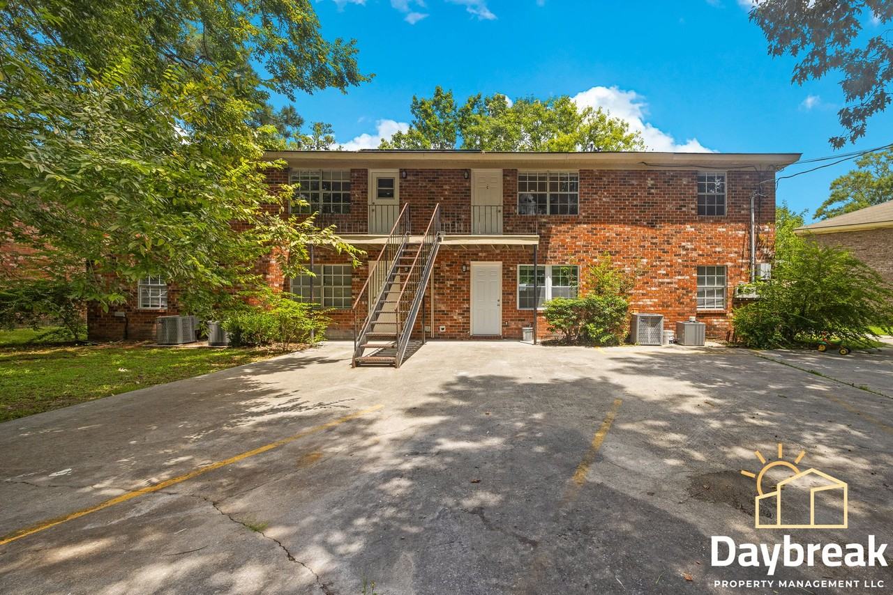 10913 Queen Ann Ct - Photo 2 of 16
