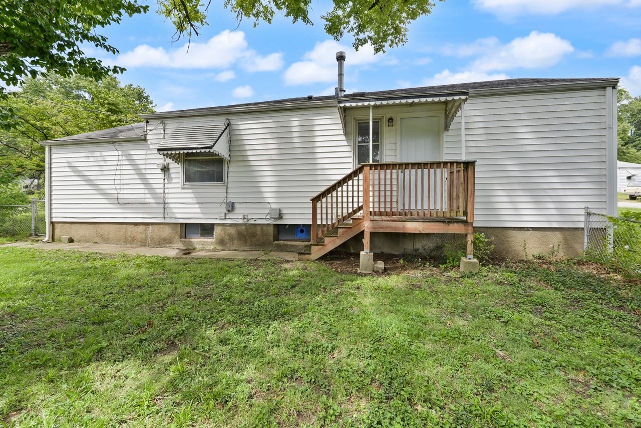 10139 Cabot Dr #1 - Photo 4 of 20