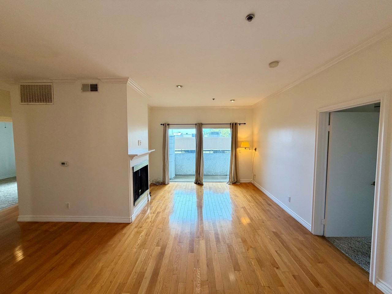 156 S Oak Knoll Ave #1 - Photo 4 of 20