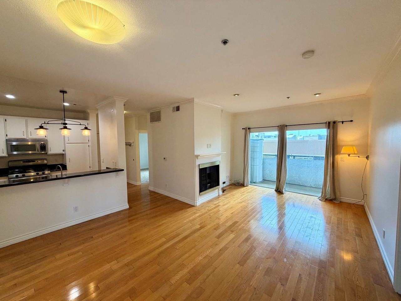 156 S Oak Knoll Ave #1 - Photo 5 of 20