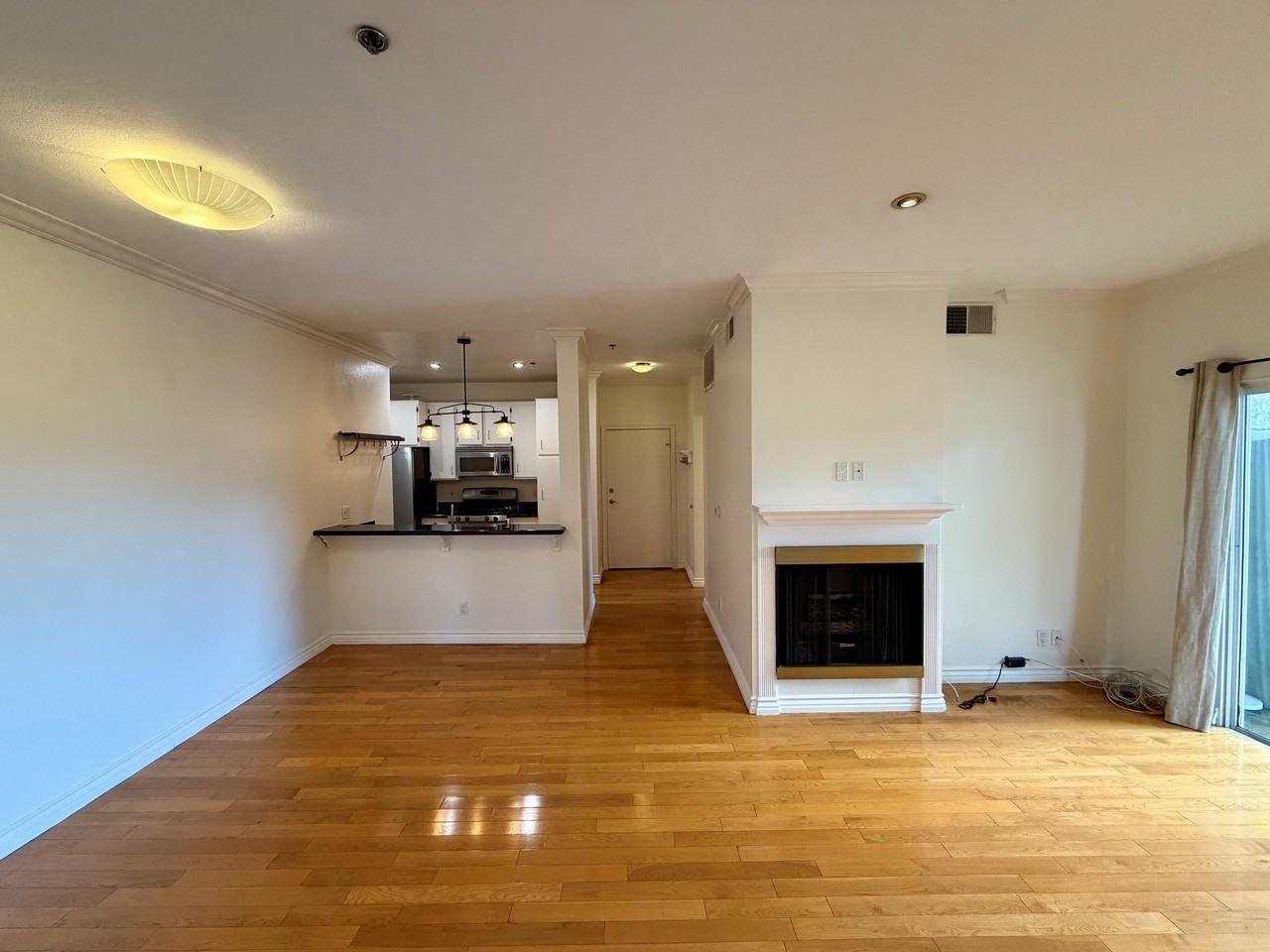 156 S Oak Knoll Ave #1 - Photo 6 of 20