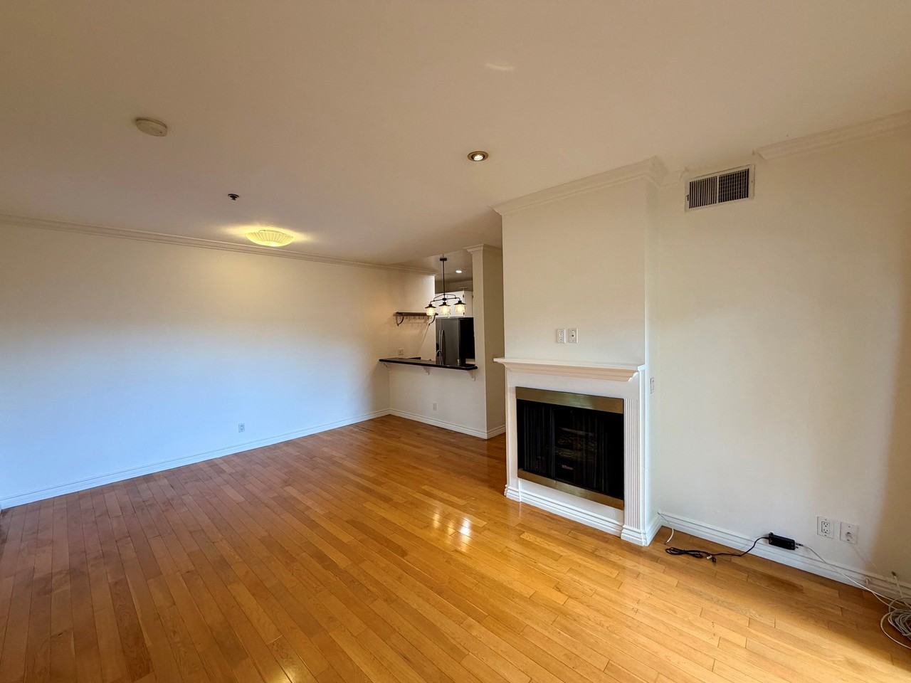 156 S Oak Knoll Ave #1 - Photo 7 of 20