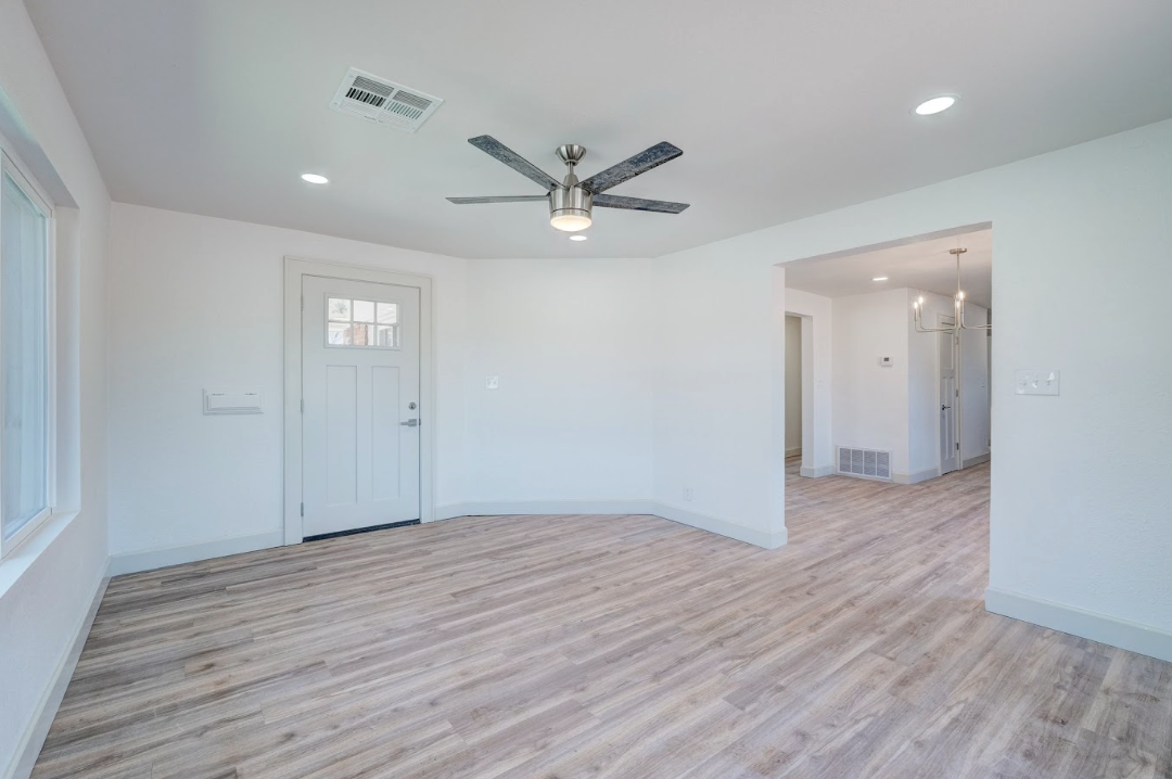 1216 Ne 8th St #1 - Photo 7 of 14