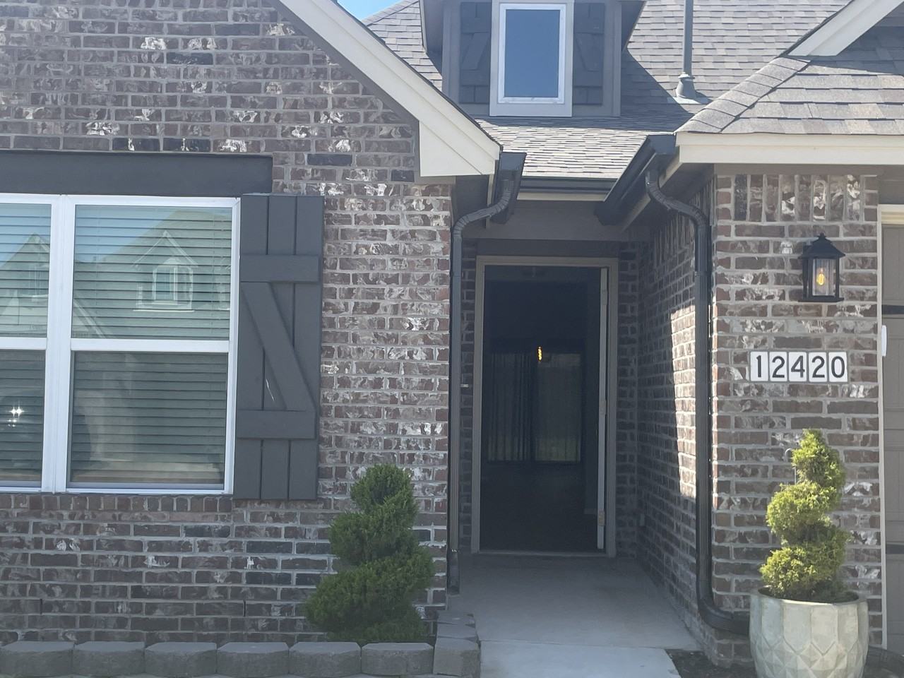 12420 S Oxford Ave #1 - Photo 4 of 36