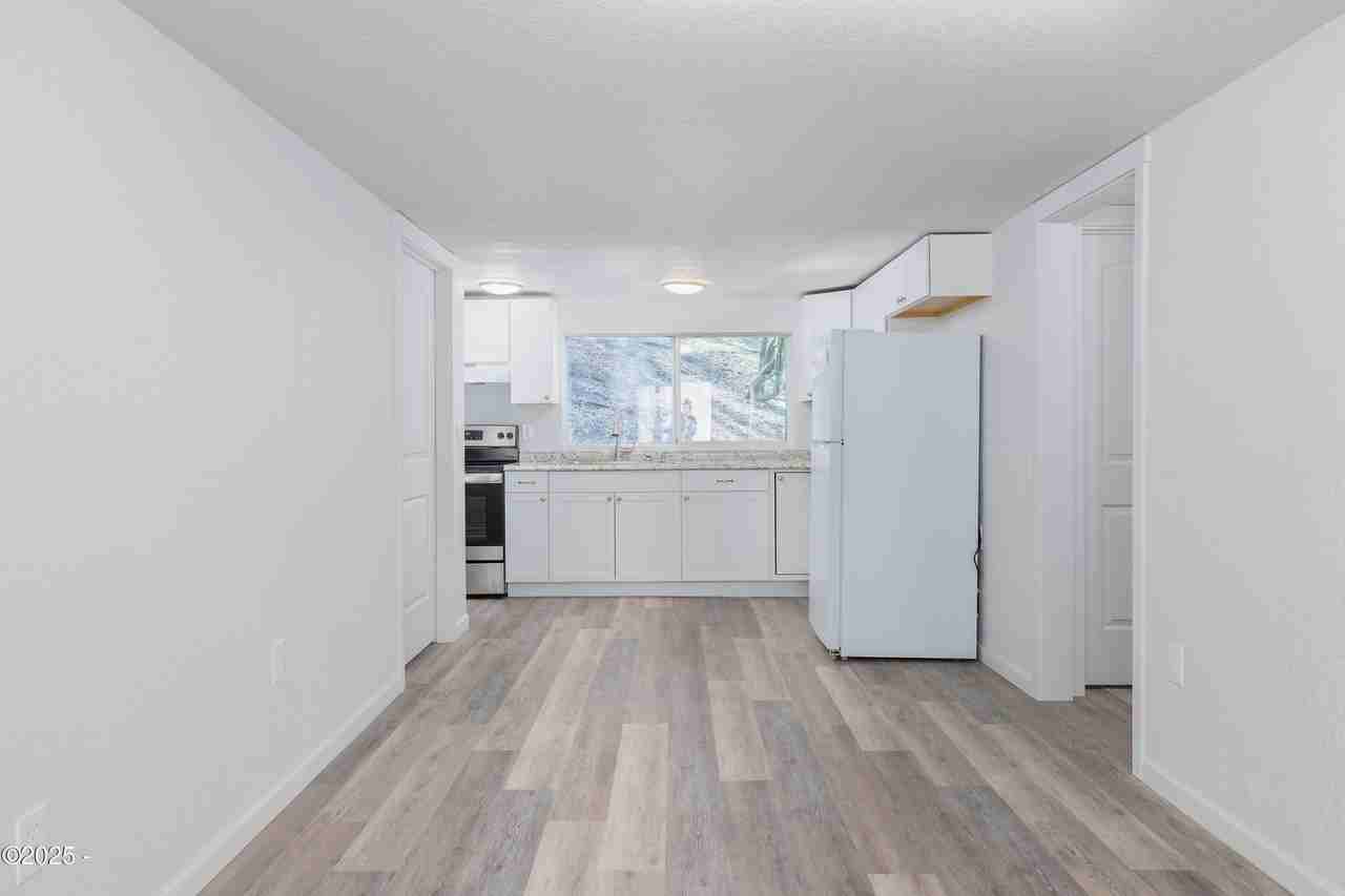 173 Nw 6th St #1 - Photo 3 of 7