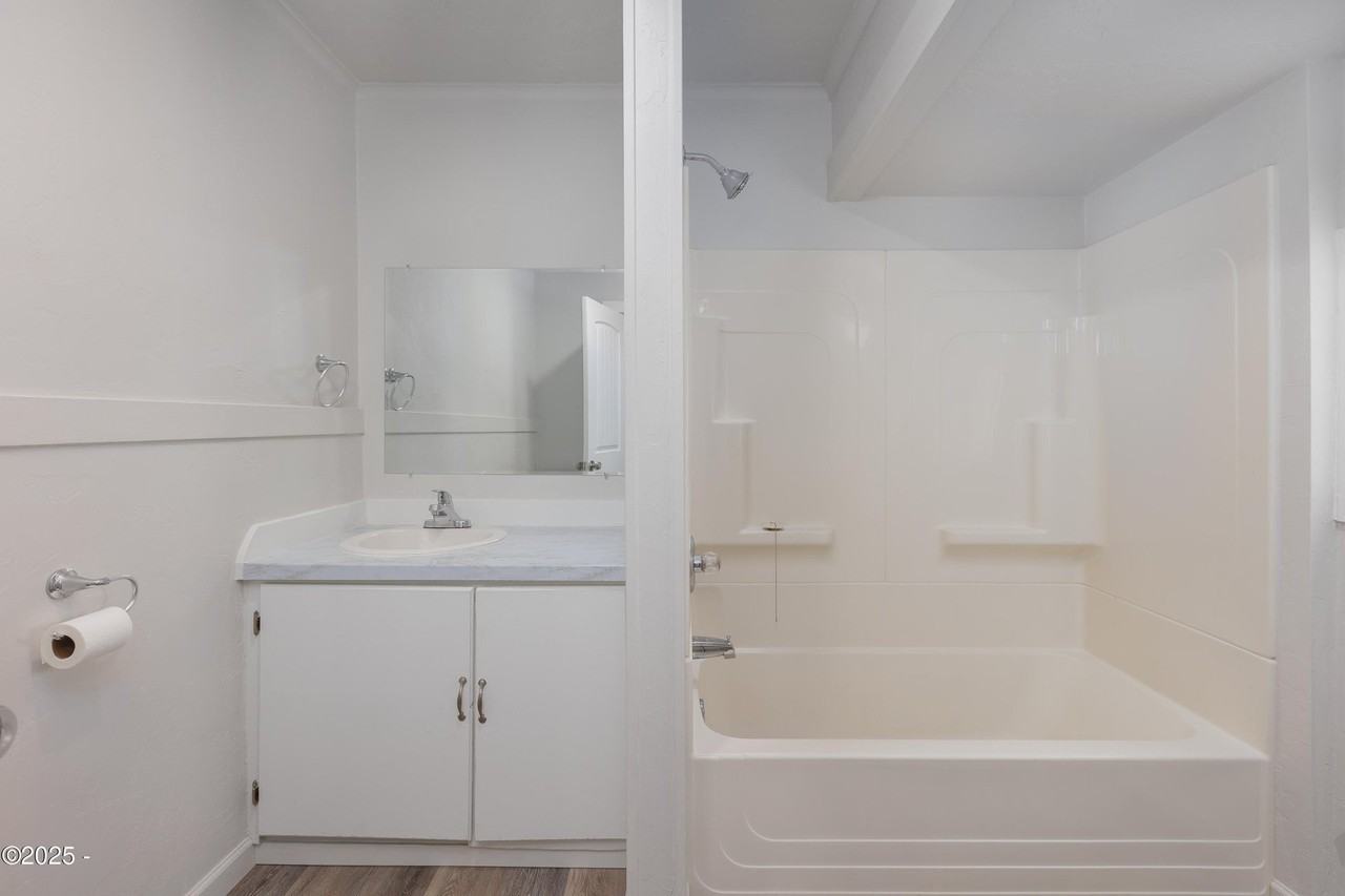 177 Nw 6th St #1 - Photo 2 of 11