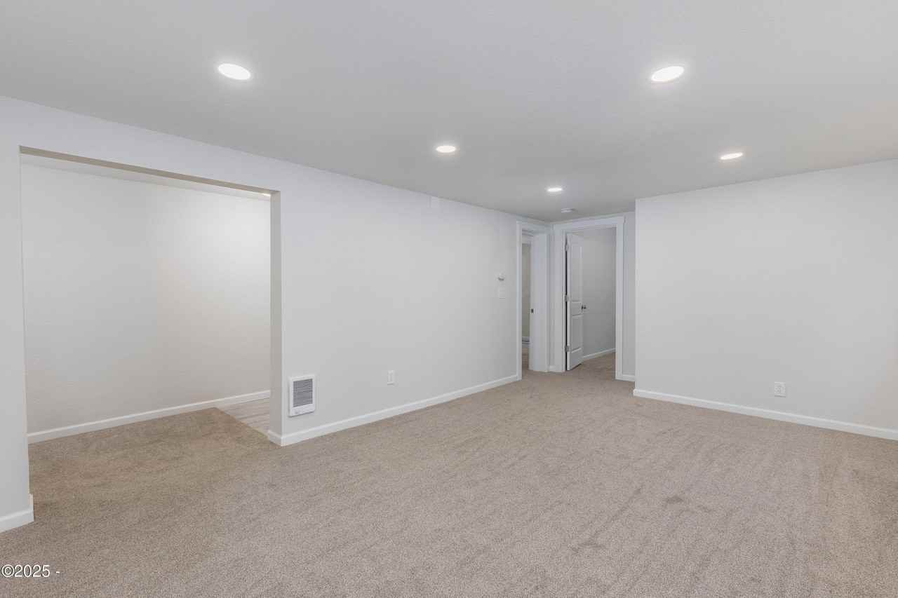177 Nw 6th St #1 - Photo 5 of 11
