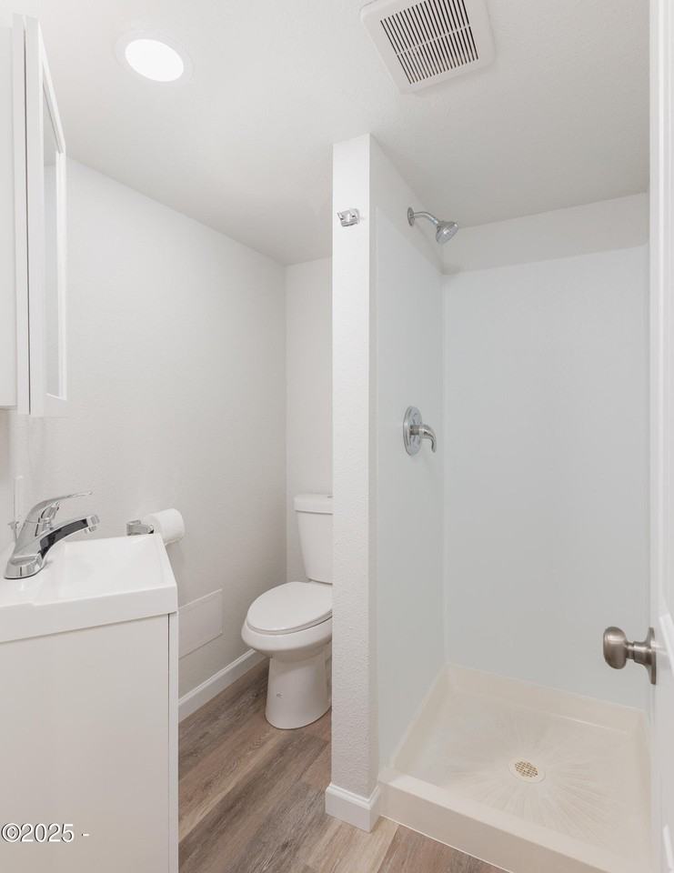 177 Nw 6th St #1 - Photo 7 of 11
