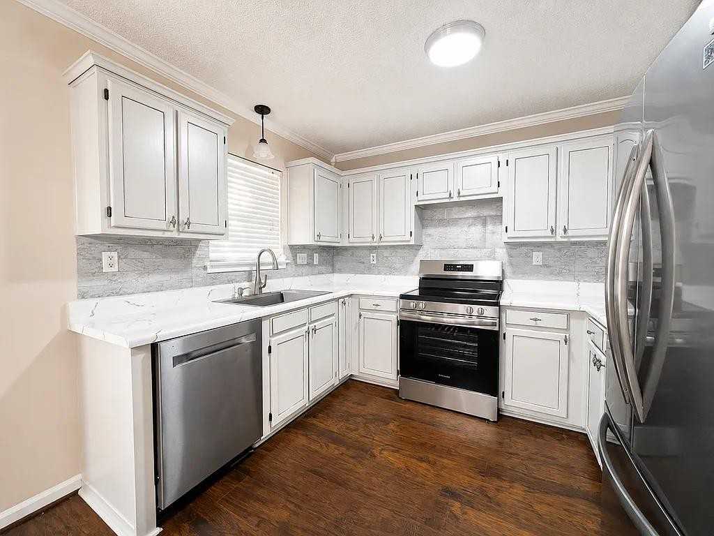 9 Green Oak Dr #1 - Photo 4 of 20