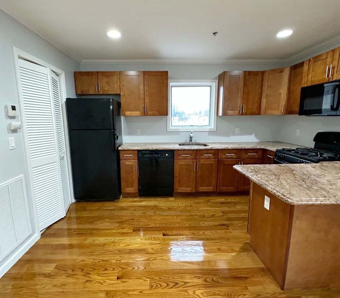 4115 Park Ave Apartments - Photo 2 of 7