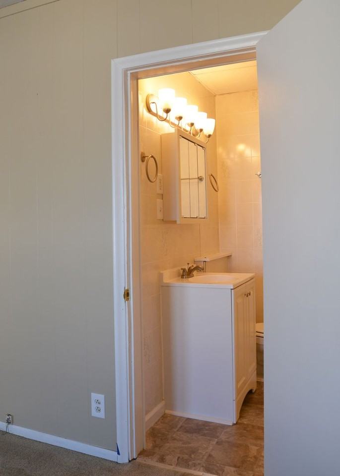 711 W 28th St - Photo 3 of 11