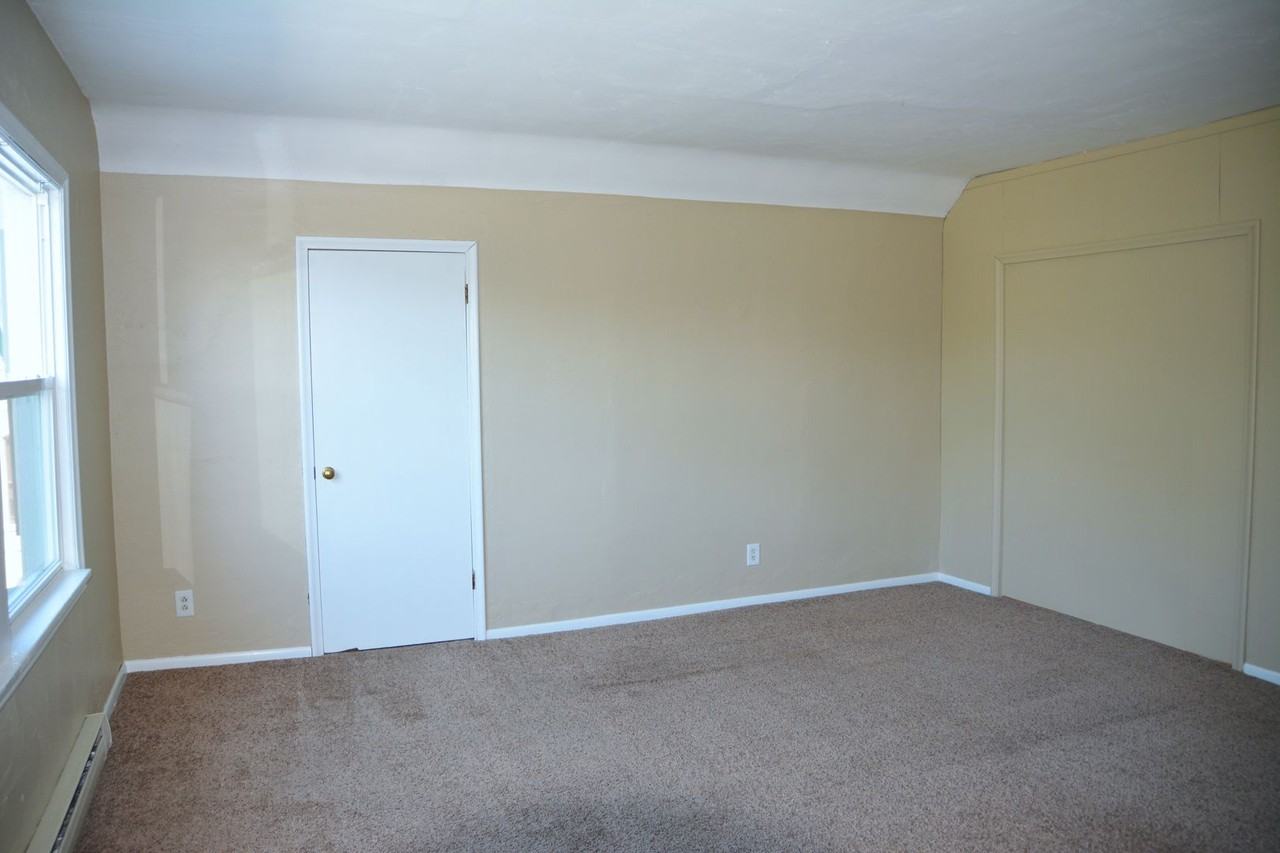711 W 28th St - Photo 5 of 11