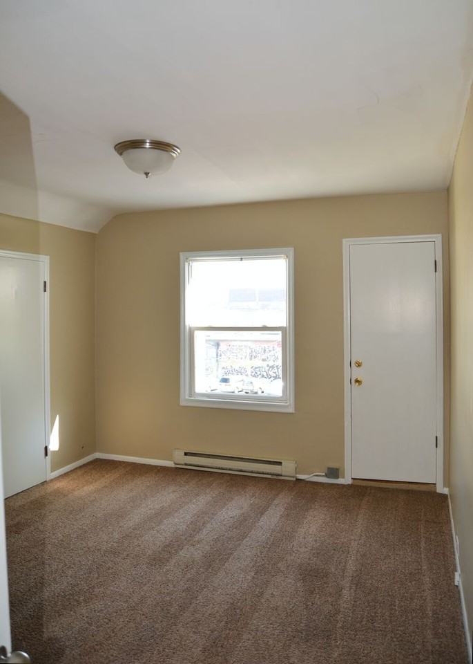 711 W 28th St - Photo 7 of 11
