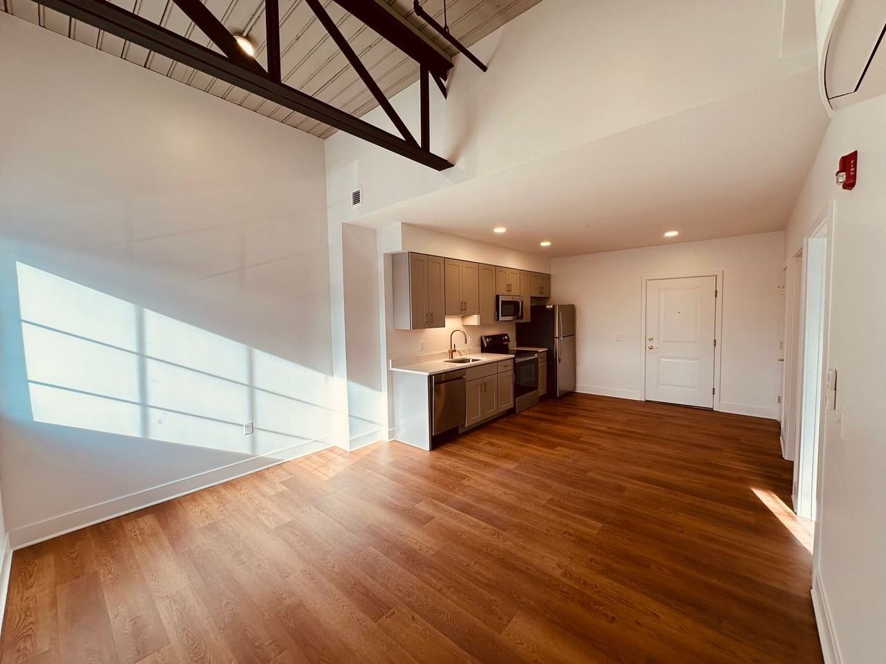 204 N George St #303 - Photo 2 of 9