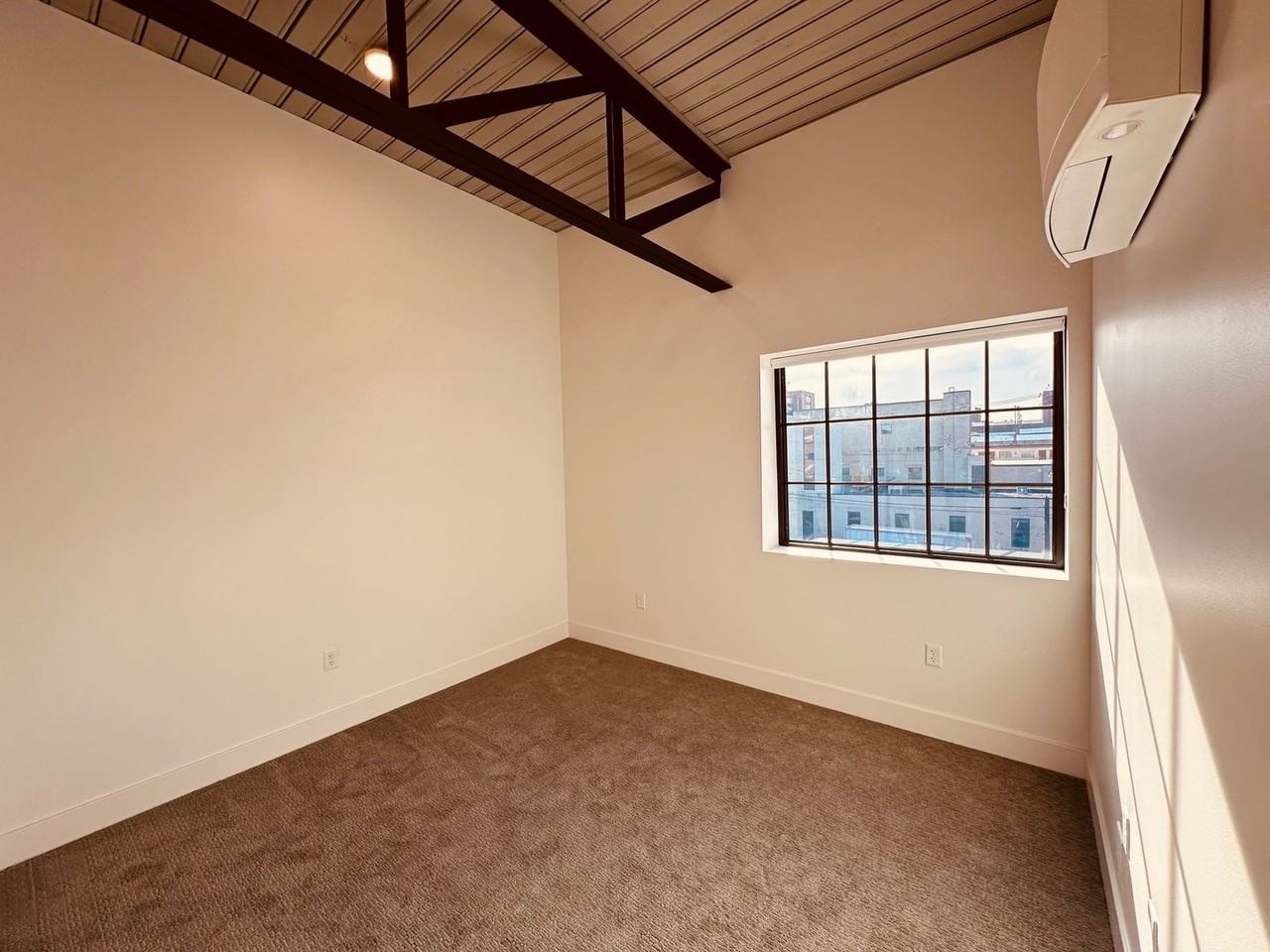 204 N George St #303 - Photo 5 of 9