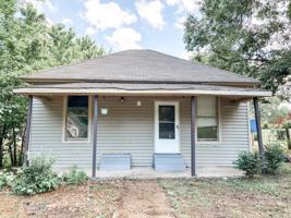 featured image of 1518 S College St #A
