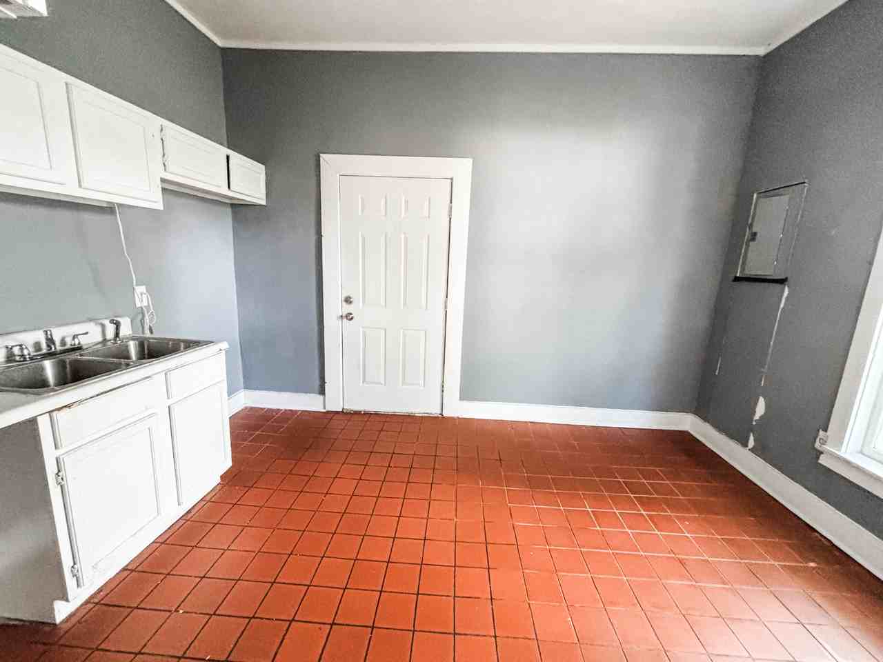 1518 S College St #A - Photo 3 of 5