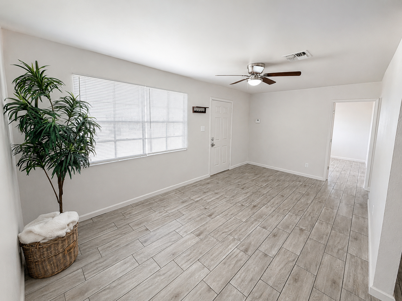 2233 E Wood St - Photo 3 of 18