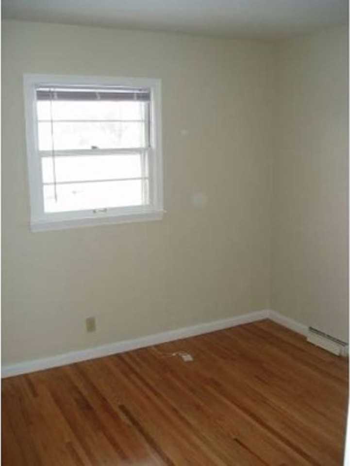 704 Robinwood Ln - Photo 3 of 13
