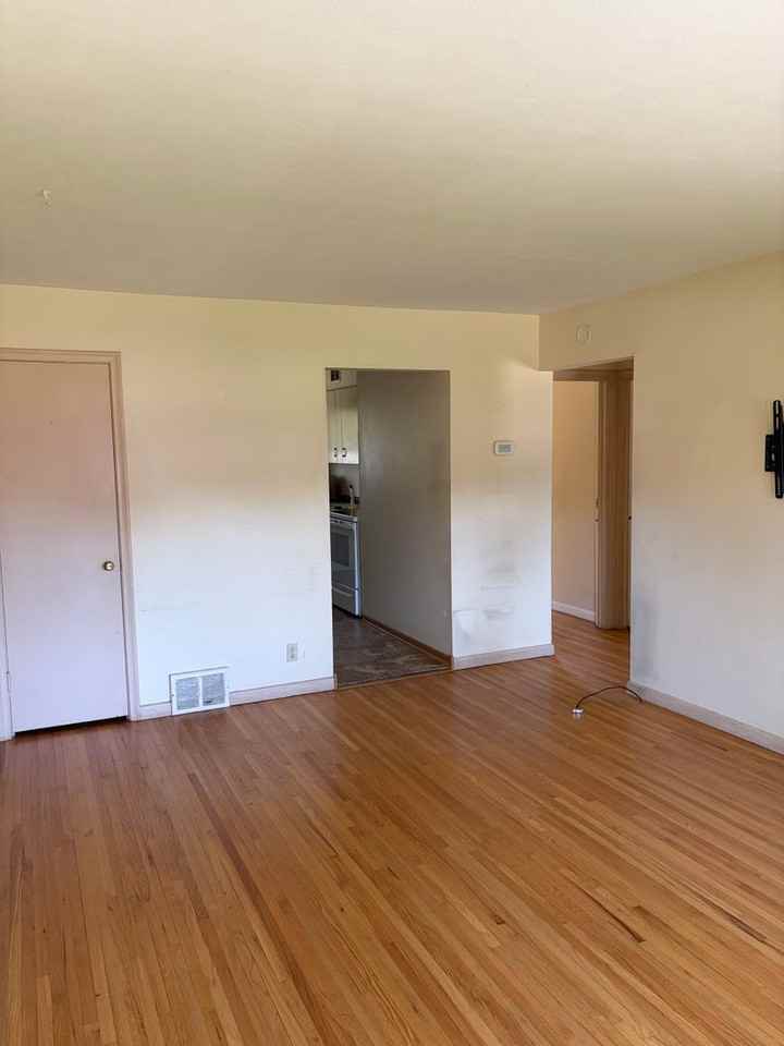 704 Robinwood Ln - Photo 5 of 13