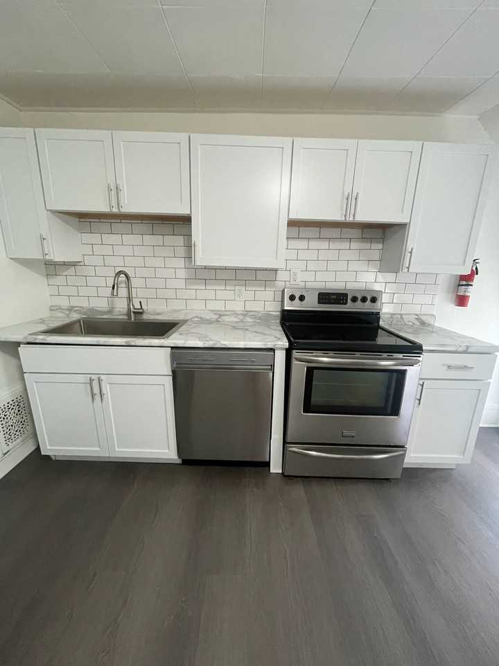 106 S Hamilton St #3 - Photo 2 of 18