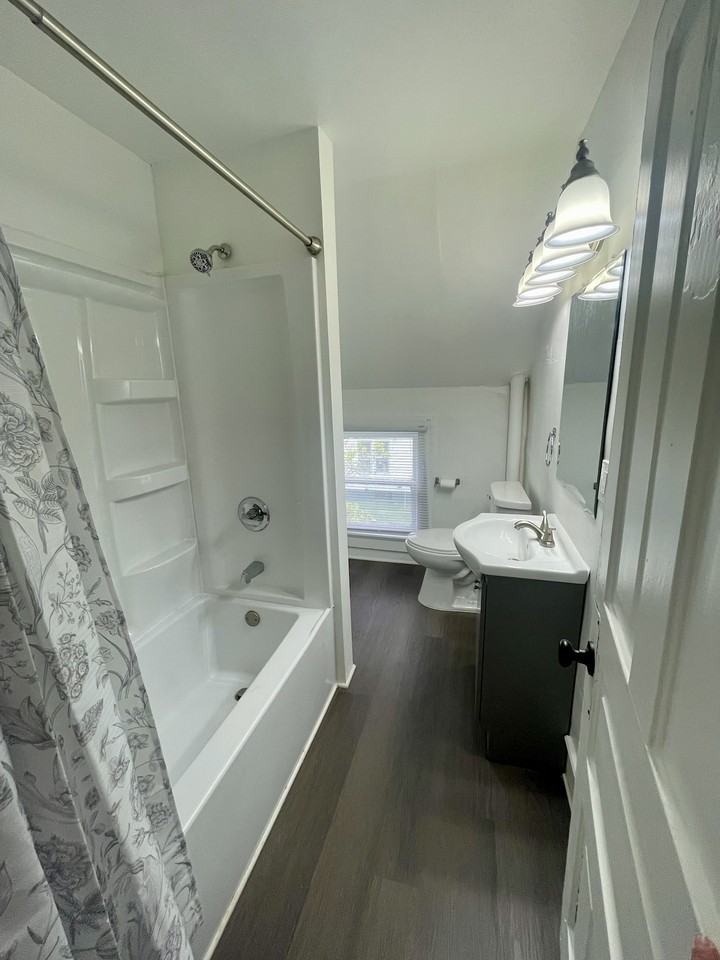 106 S Hamilton St #3 - Photo 5 of 18
