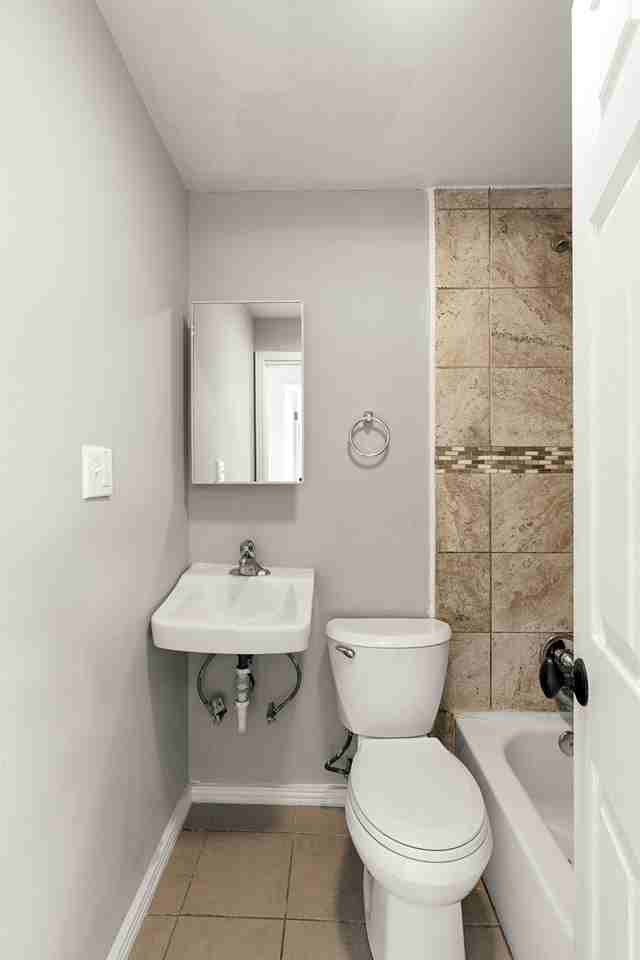 2528 Pacific Ave #2 - Photo 6 of 16