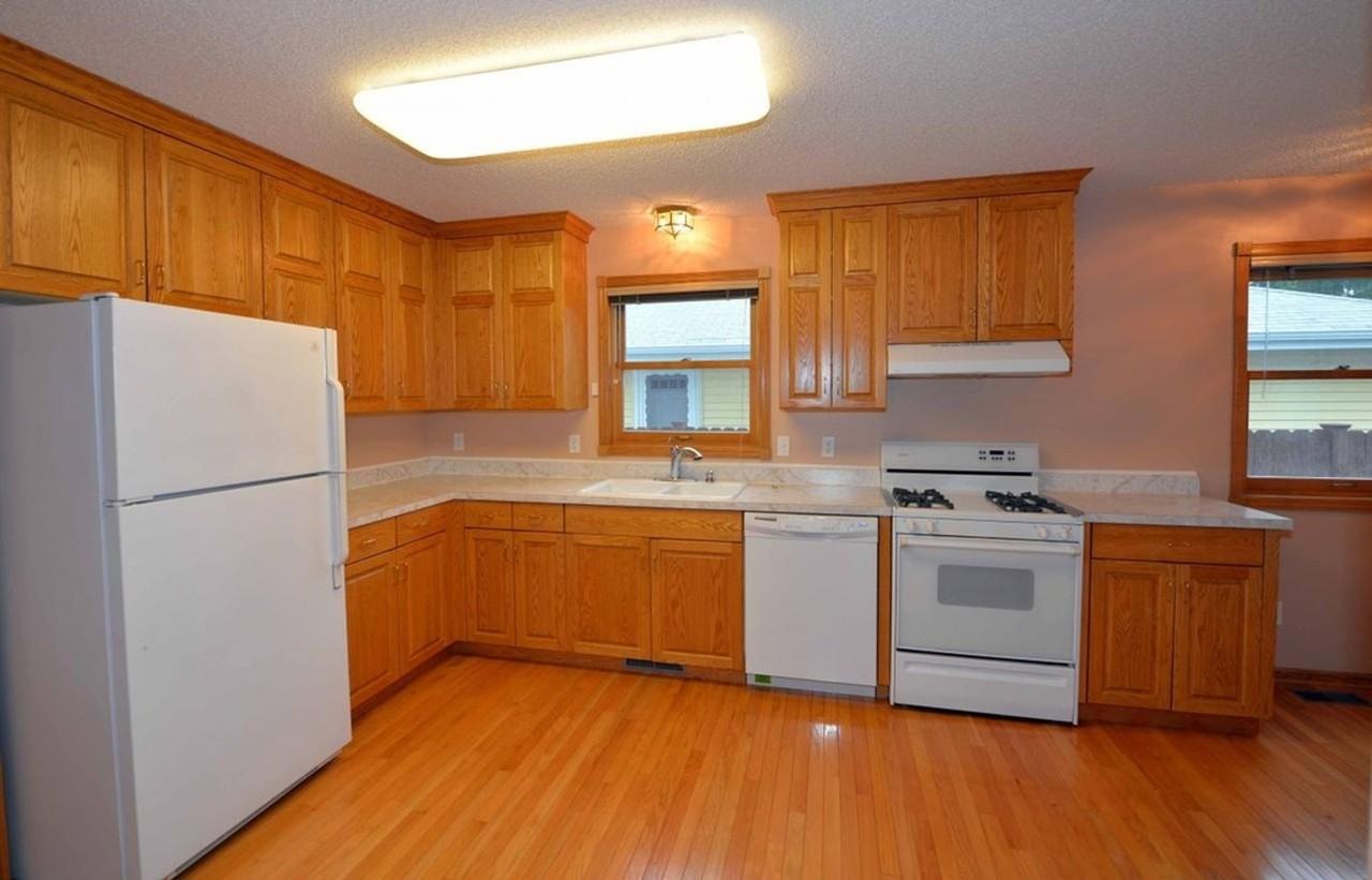 3937 Unity Ave N - Photo 4 of 6